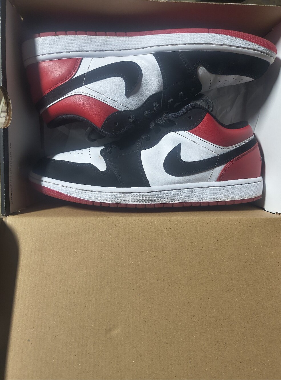 Jordan 1 Low SE - Picture 2 of 9